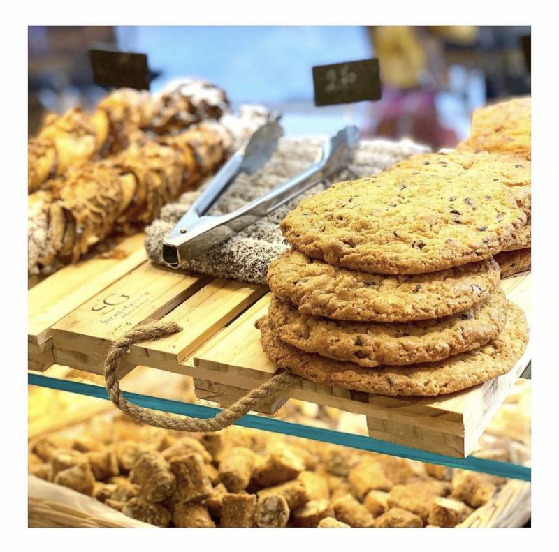 Fabrication Artisanale de Biscuits Secs Cookies aux Pépites de Chocolat Marseille Opéra