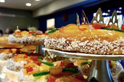 Gâteaux des Rois Brioche Sucre Fruits Confits Fait Maison à Partager Épiphanie Boulangerie Aixoise Marseille